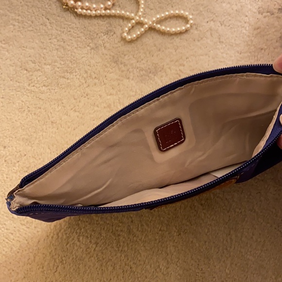 Ann Taylor Loft wristlet ( live love loft) - Picture 4 of 4